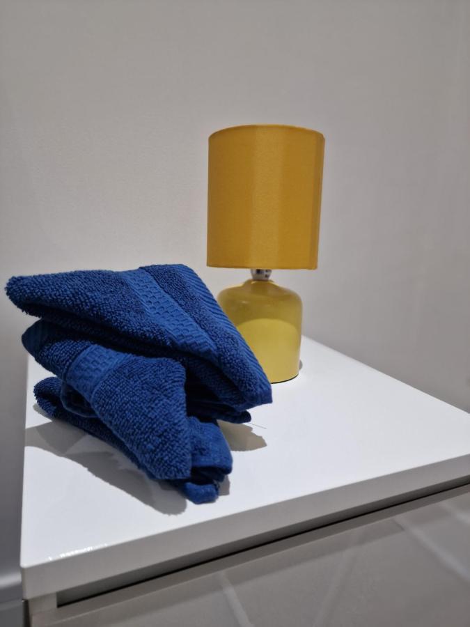 Modern - Travellers & Contractors Welcomed Apartment